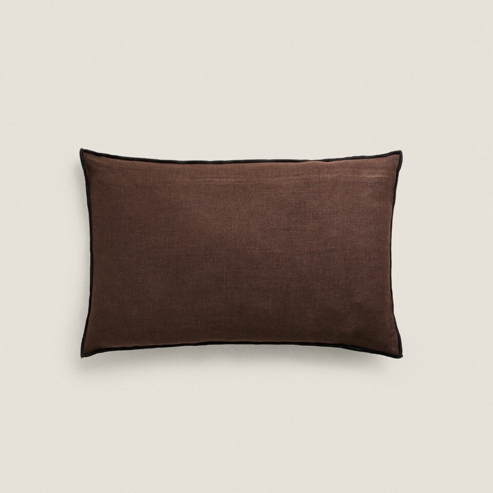 THROW PILLOW COVER WITH OVERLOCK Zara home ref REF. 2382/008